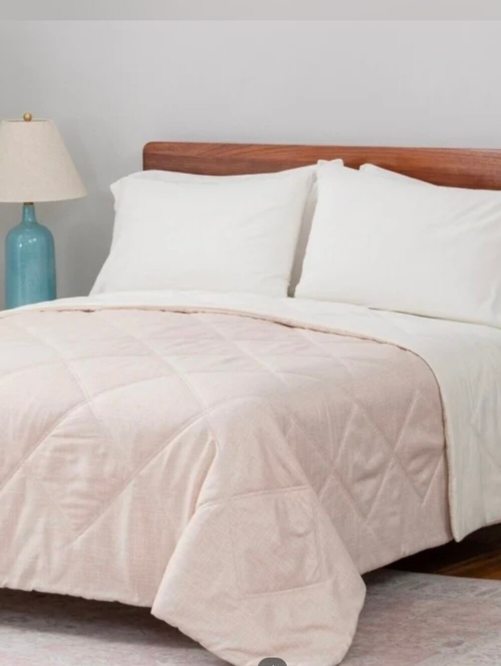 Berkshire  Herringbone Microfiber Dawn Comforter size Queen